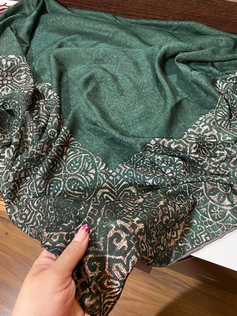 روسری-نخ-گارزا-دور-دستدوز