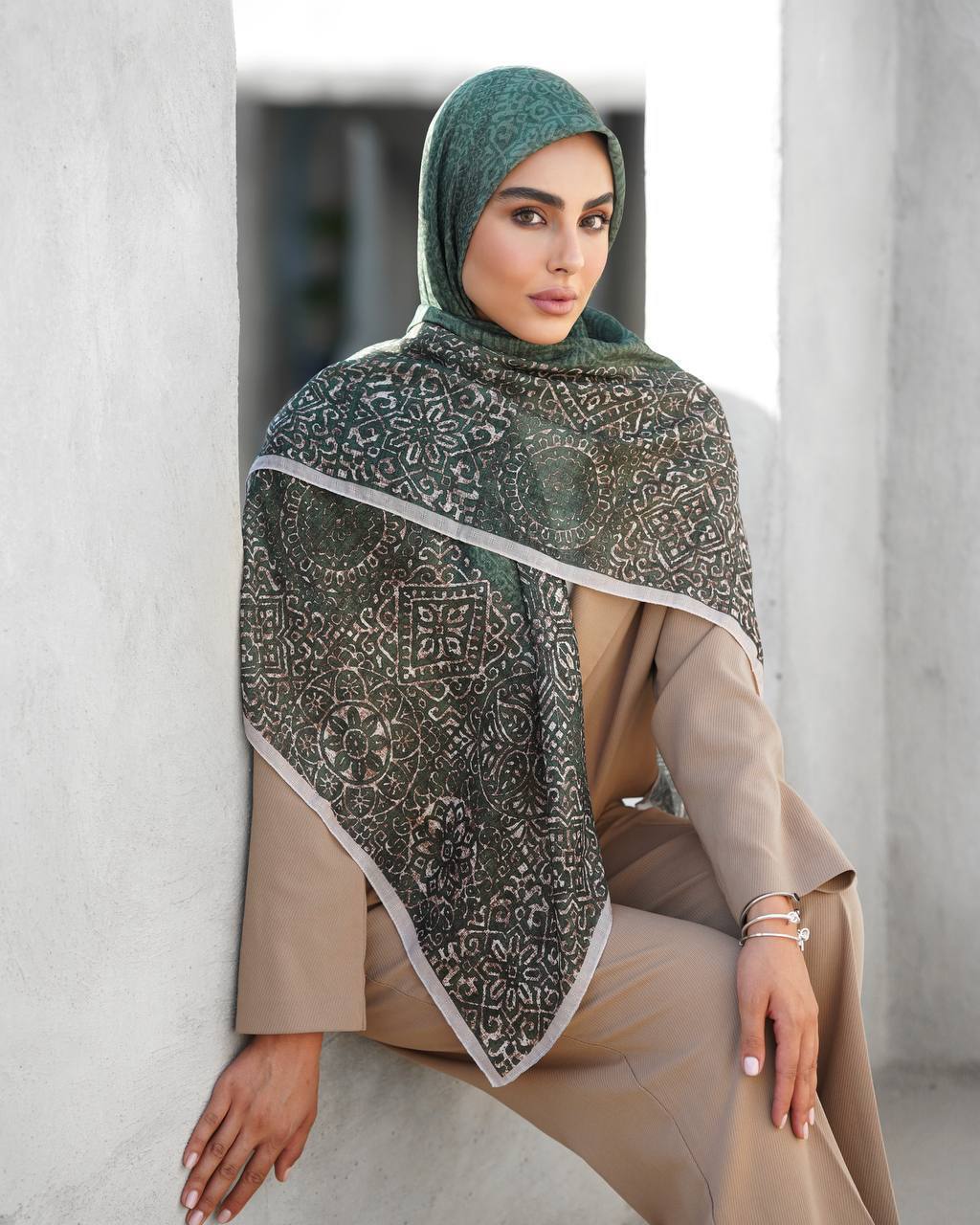 روسری-نخ-گارزا-دور-دستدوز