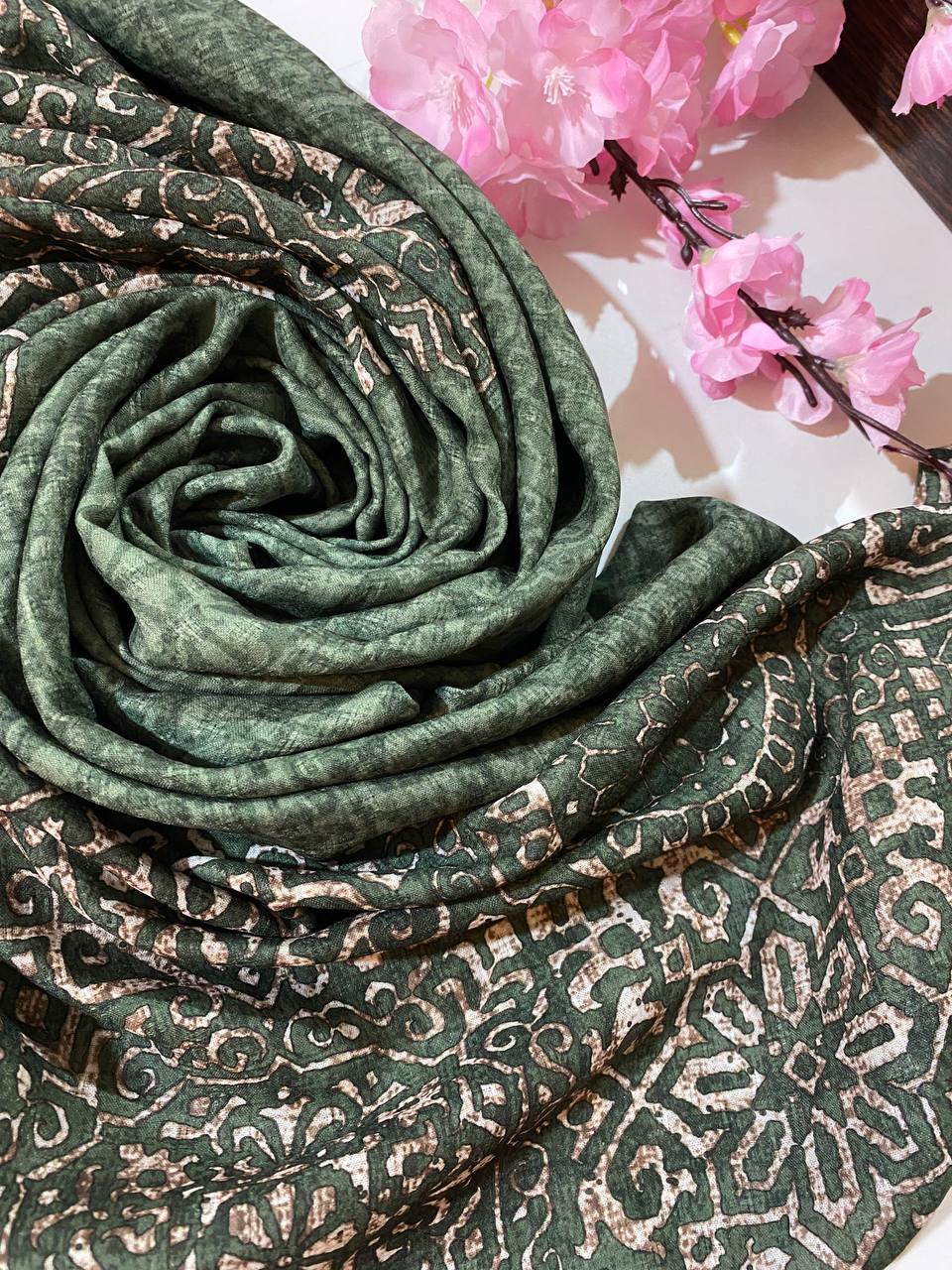 روسری-نخ-گارزا-دور-دستدوز